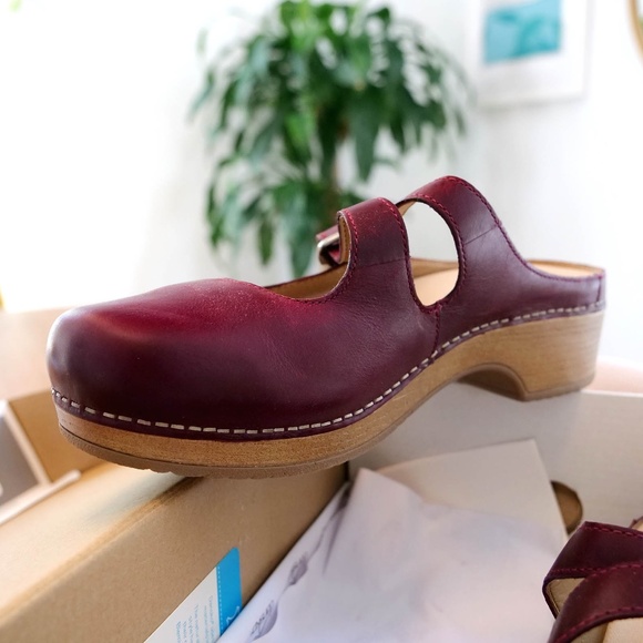 Dansko Britney Waxy Burnished Wine Clogs, 10.5 — NWT - Picture 2 of 10